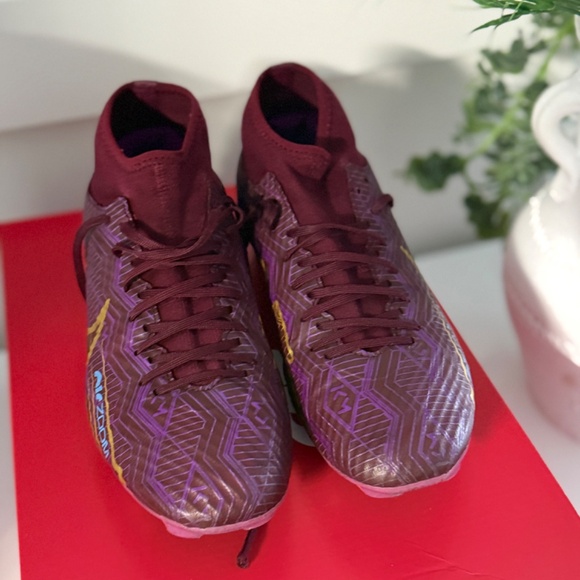 Soccer cleats - Picture 2 of 4